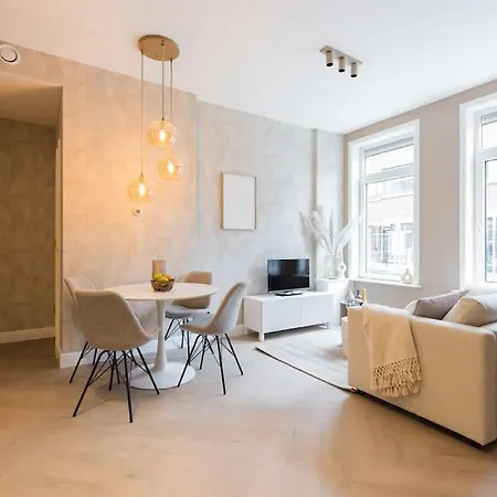 Haya Beachhouse - Queen * L'Aia